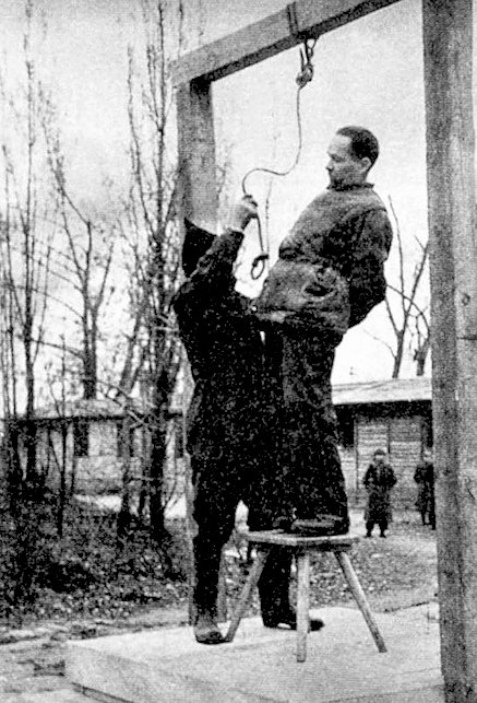 アウシュヴィッツ強制収容所の所長だったルドルフ・フランツ・フェルディナント・ヘス　絞首刑にされる時のヘス所長